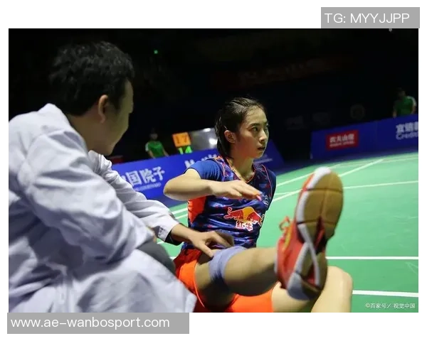 文班在比赛中受伤疑似左膝过度伸展治疗后返回替补席未能再次上场 文班在比赛中受伤疑似左膝过度伸展治疗后返回替补席未能再次上场