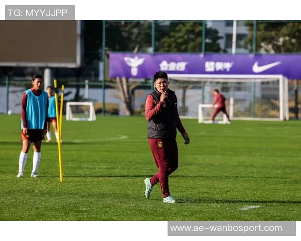 中国U17女足半场领先挪威U17女足陈睿琳任意球破门周欣怡点射助攻