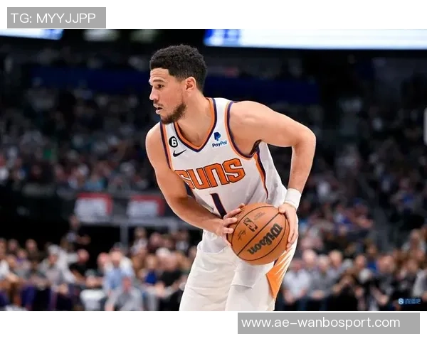 布克高效表现仅用26分钟砍下19分3助攻成为球队绿叶助力胜利